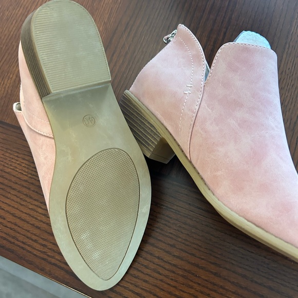 Ladies Pink booties - Picture 3 of 4